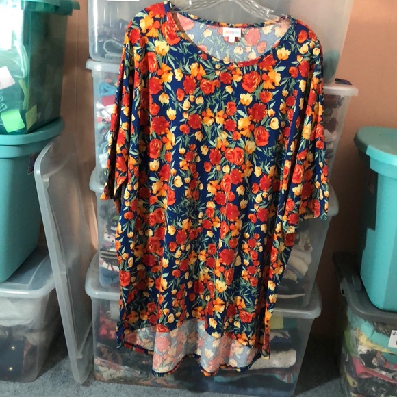 LuLa Roe Tops - LuLa Roe 2XRoomy Tunic  NWOT